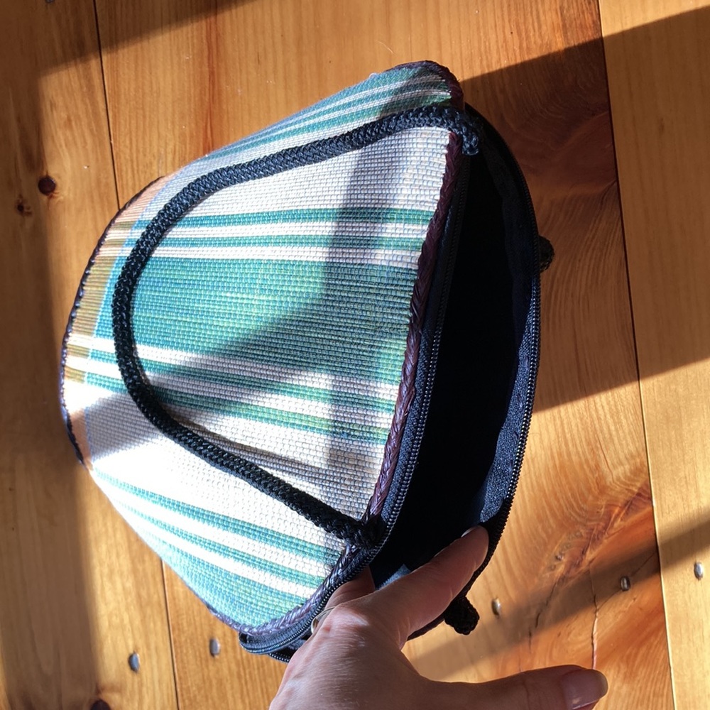 One of a kind rattan clam shell bag - Picture 10 of 11